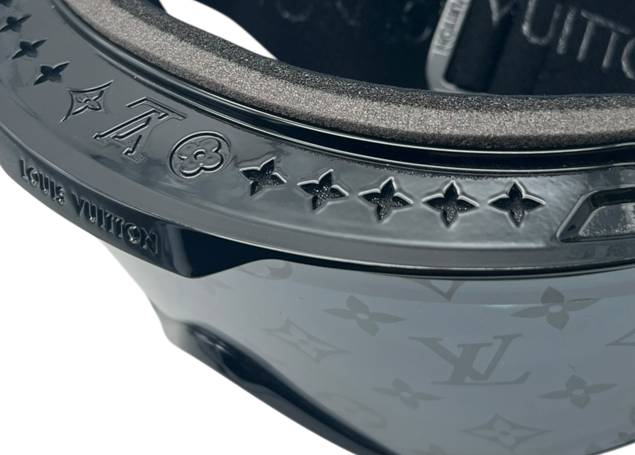 Louis Vuitton Snow Mask COND 10/10 (OG ALL)