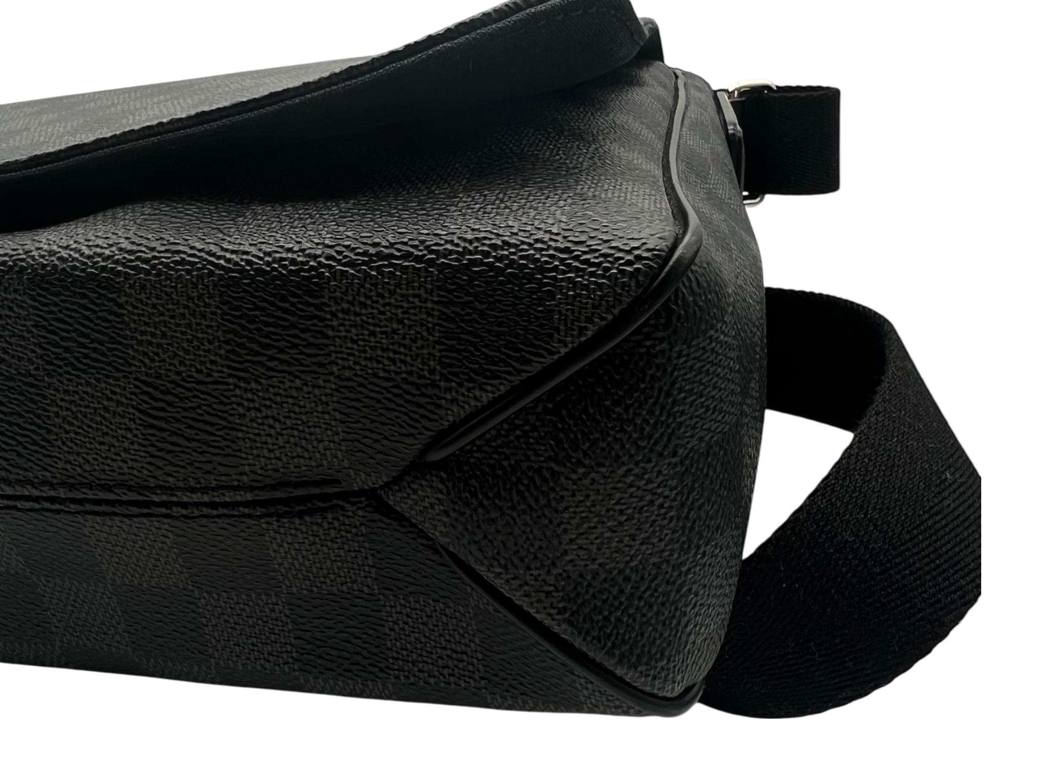 Louis Vuitton Messenger Bag COND 9.5/10