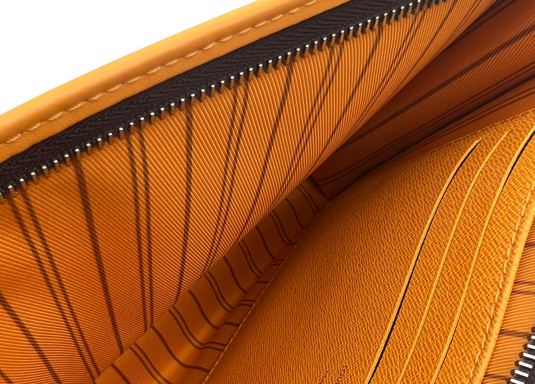 Louis Vuitton Pochette Voyage MM COND NEW