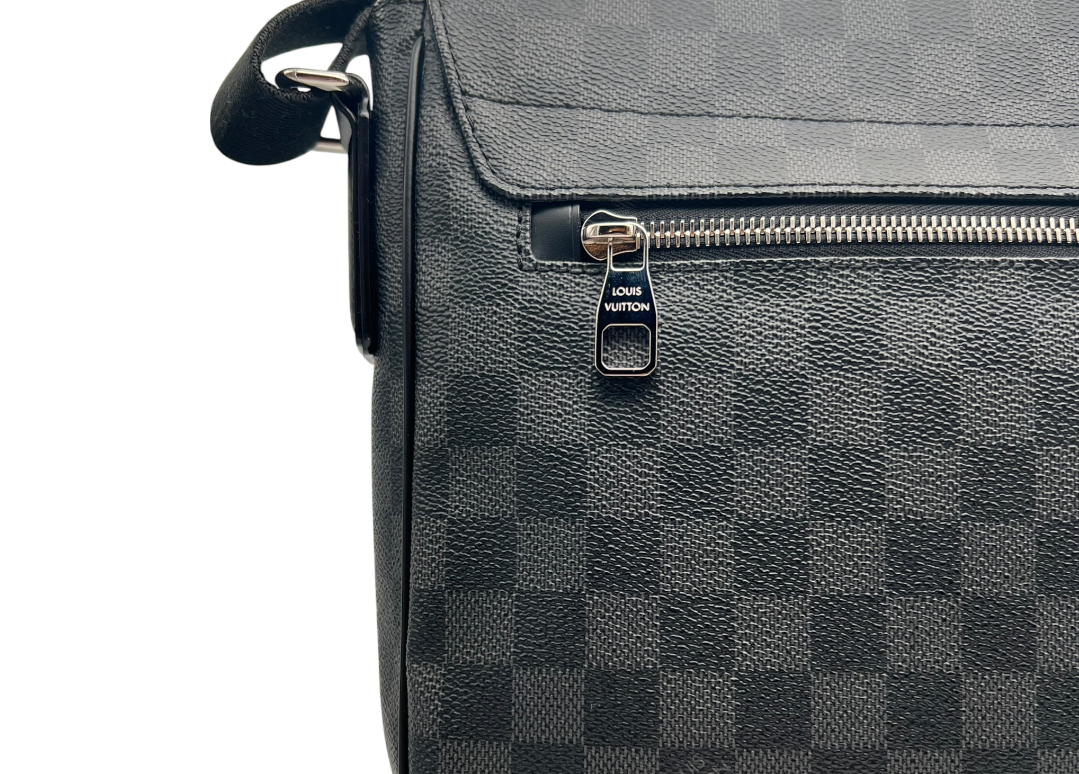 Louis Vuitton Messenger Bag COND 9.5/10