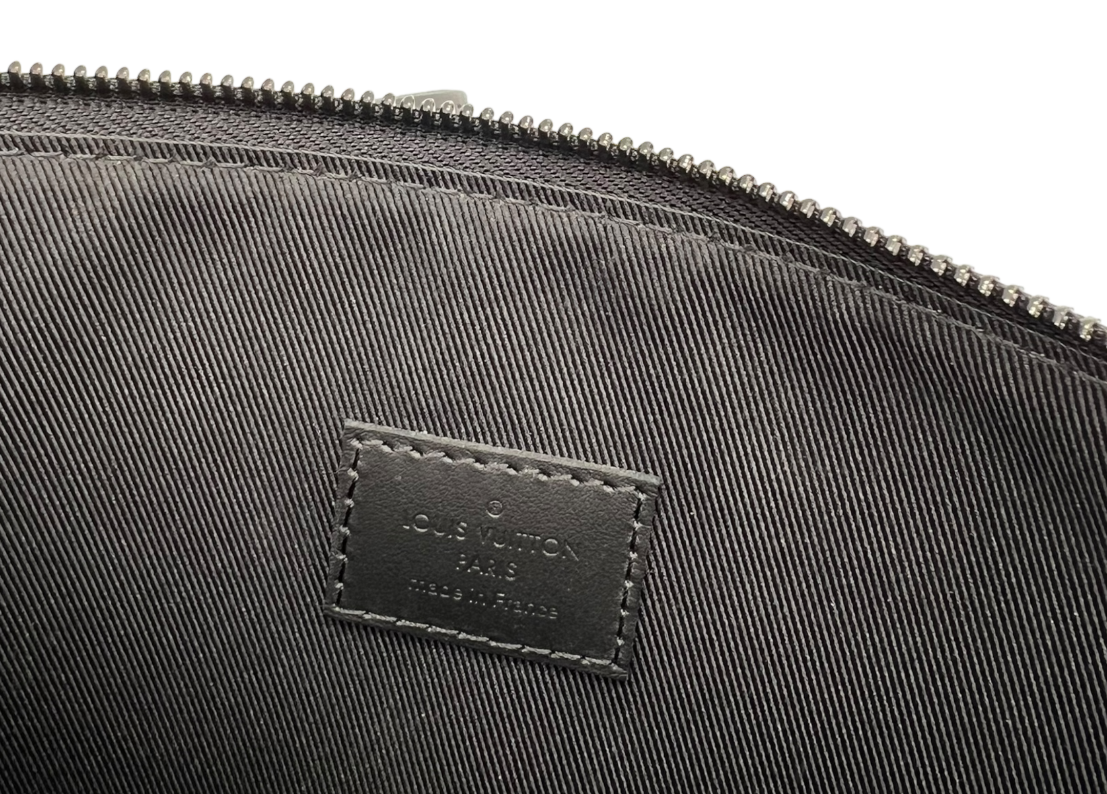 Louis Vuitton Pochette Black Take Off COND 9.5/10