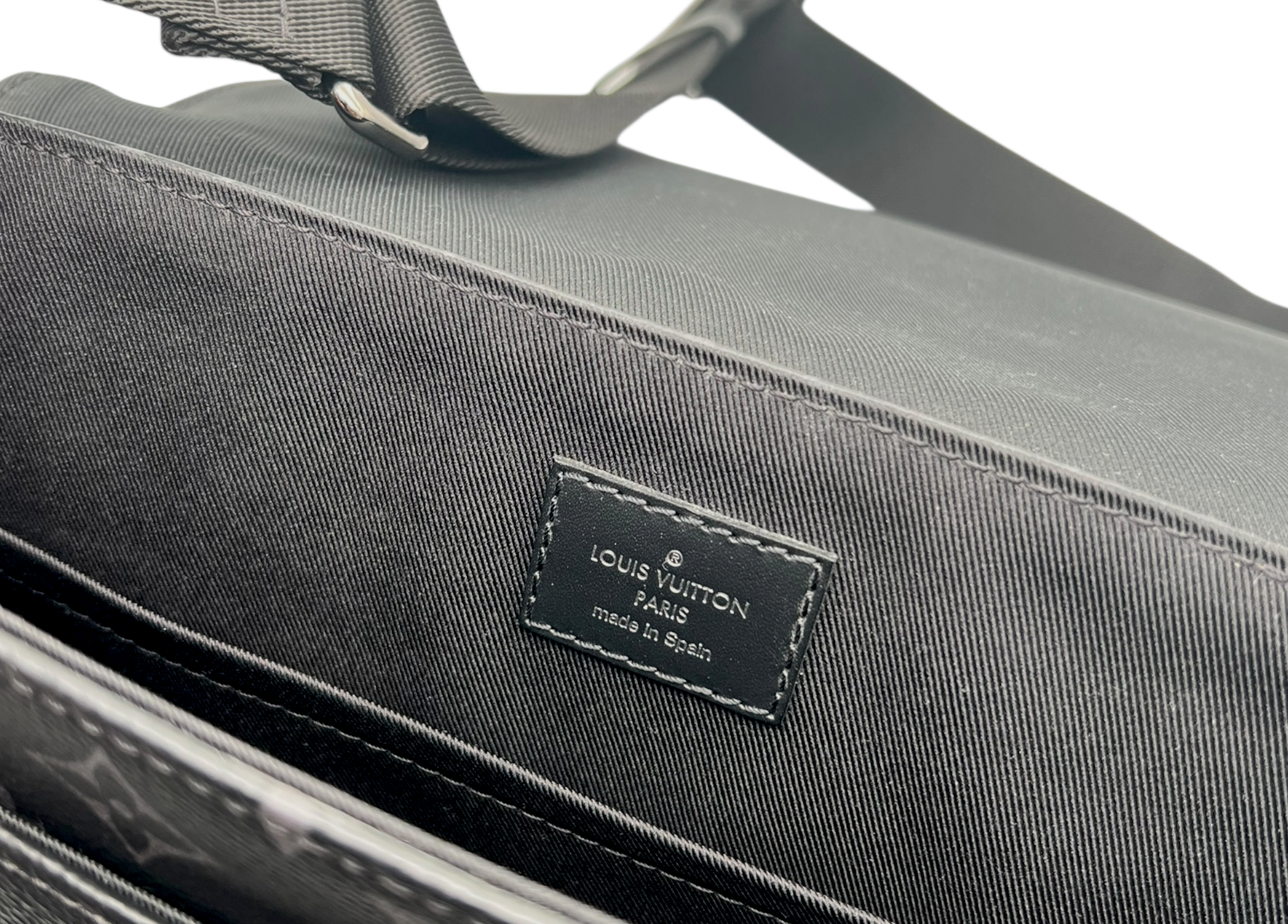 Louis Vuitton Messenger Monogram Eclipse COND 9.8/10